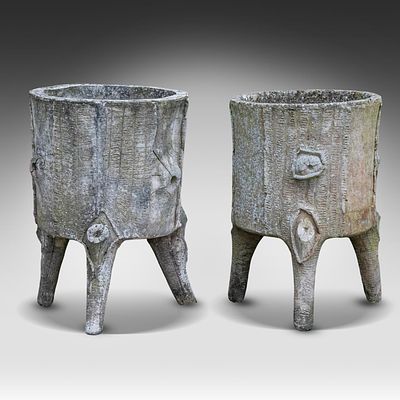 Two faux-bois planters in composite stone 65/68 x 50 cm. (25.9 x 19.6 in.). Two faux-bois 