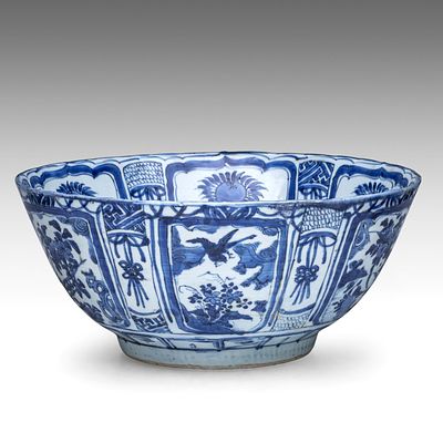 A Chinese blue and white 'Birds and Flower Branches' large bowl, Ming dynasty, H 16,8 - dia 36 cm. 