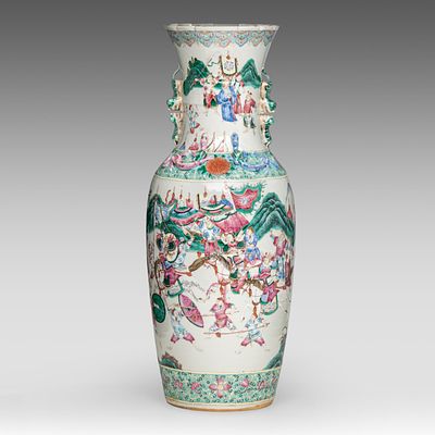 A fine Chinese famille rose 'Battle Scene' pouch-shaped vase, paired with lion handles, 19thC 