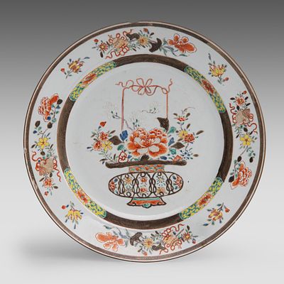 A Chinese famille verte 'Flower Basket' large plate, early 18thC (Yongzheng period), dia 39 cm. 