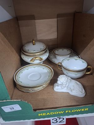 8 pieces Royal Doulton (green and gold) + marble lion UNABLE TO POST