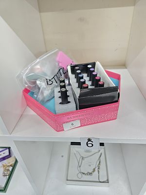 Qty of nail varnishes + accessories