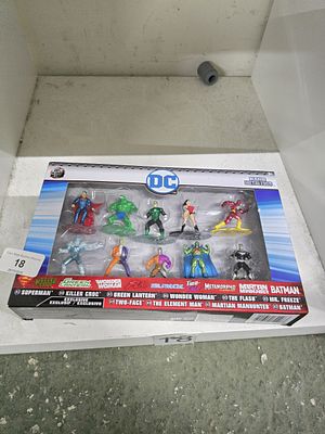 Brand new in box Jada Nano Diecast Metalfigs 84408 - 10 Pack Figure Collectors Set