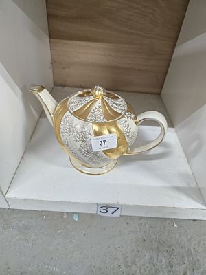 sadler Vintage Gold and Cream Swirl Teapot 1699/2, made in England 1940's