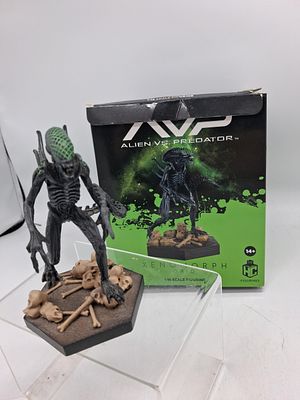 Alien Xenomorph figure in box