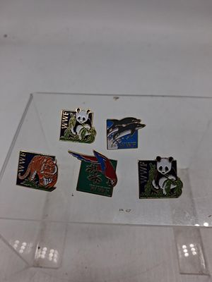 WWF 5 pin badges