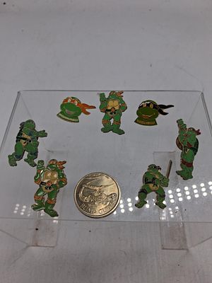 Teenage Mutant Ninja Turtles 7 pin badges 1990