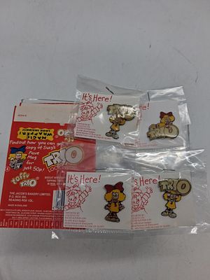 4 Trio badges and collector wrappers