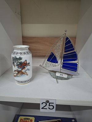 chinese vase + glass boat