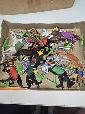 A Collection of Vintage Medieval Toy Knights and Horses, attributed to Britains Deetail
