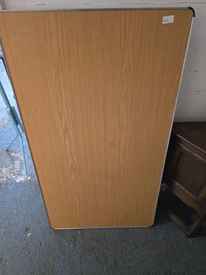 A folding table UNABLE TO POST