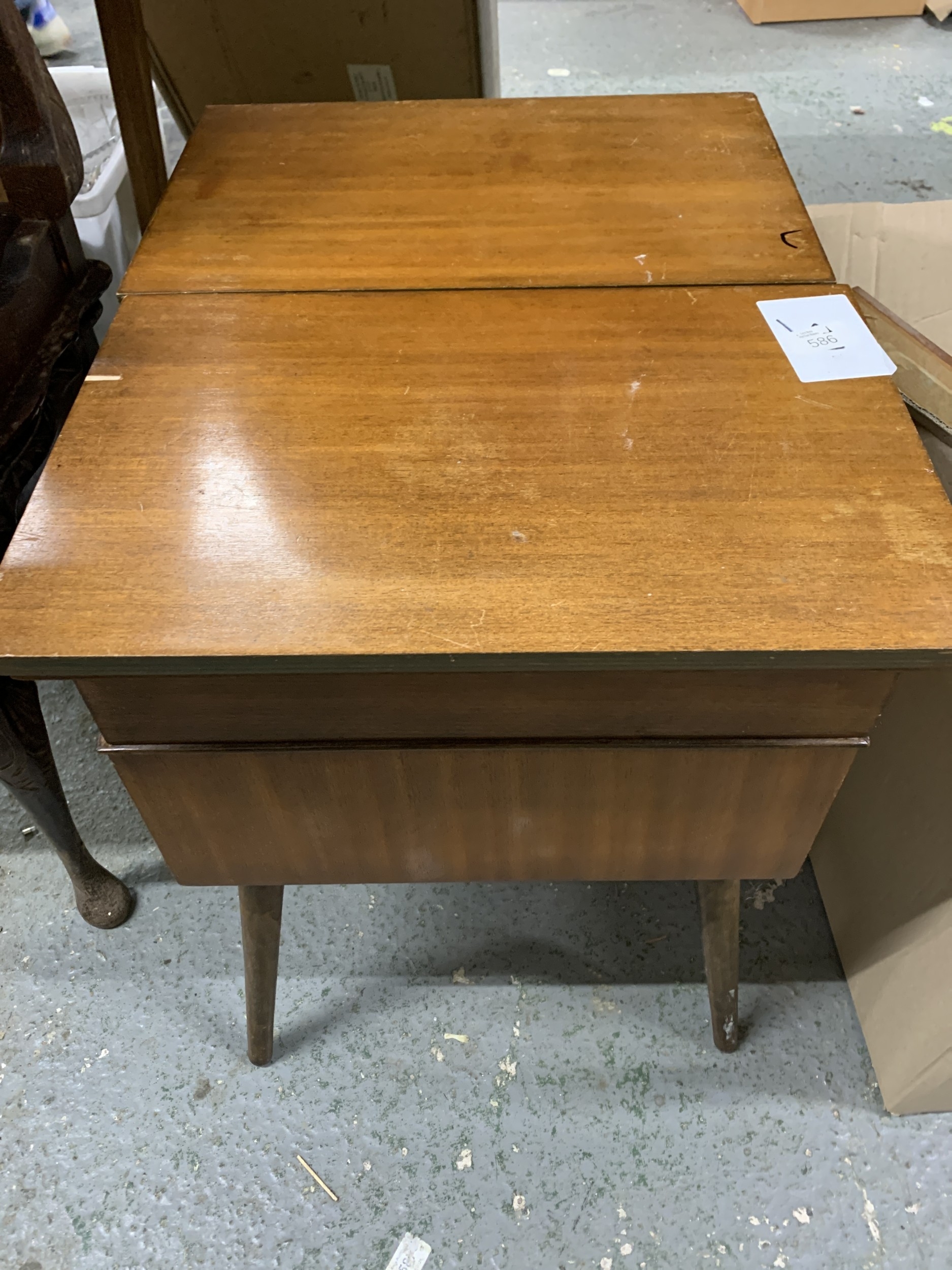 Lot 586