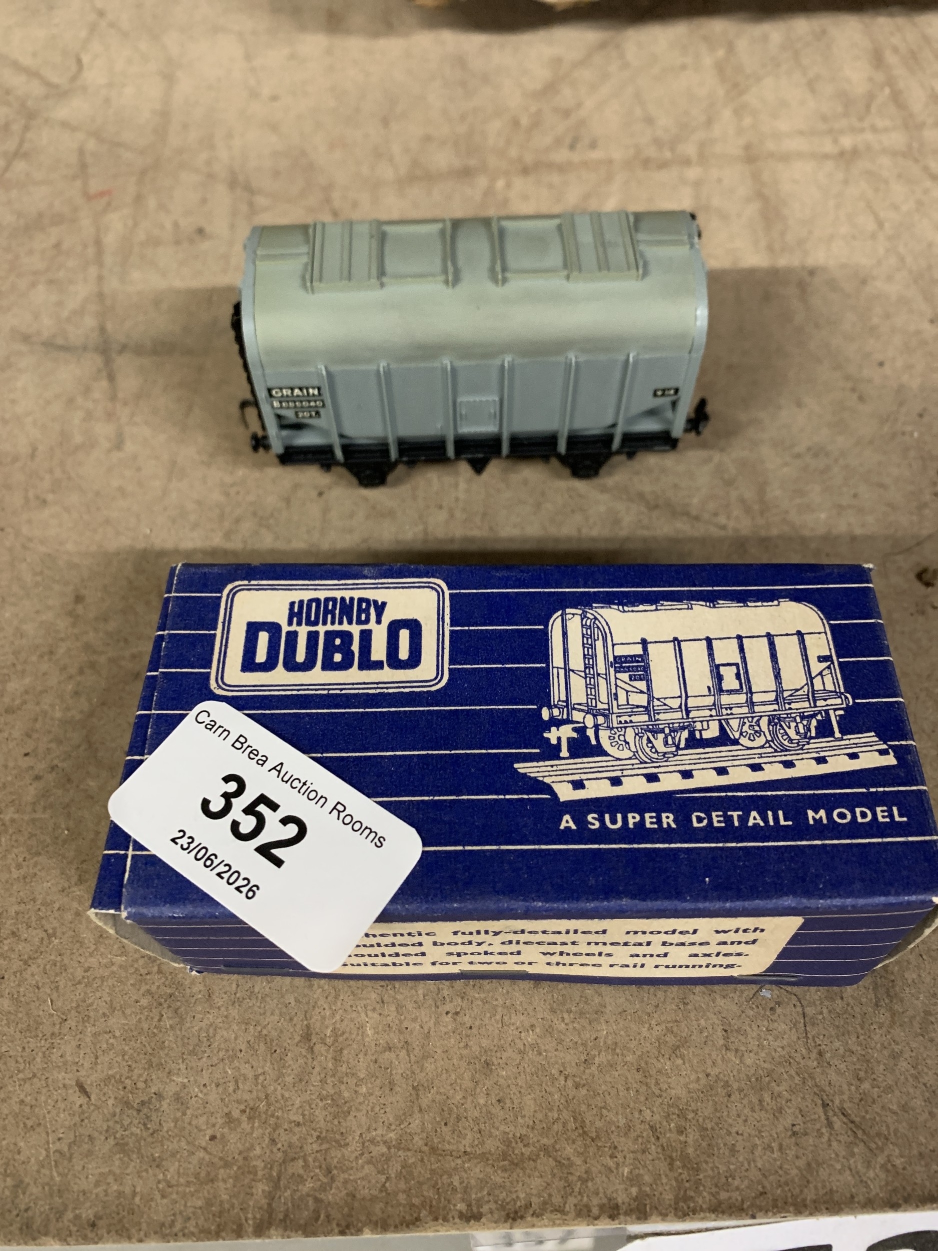Lot 352