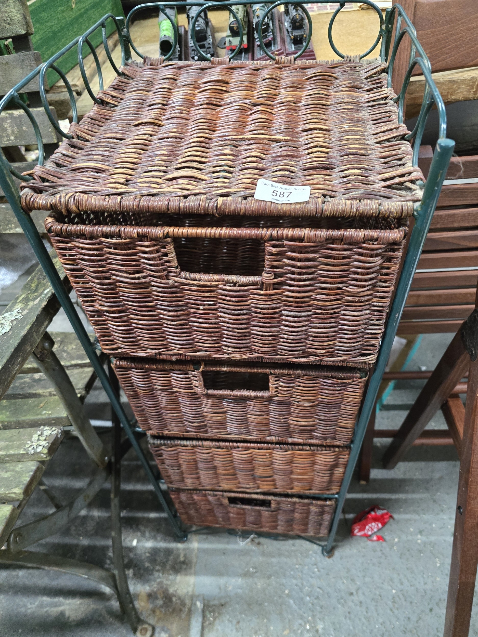 Lot 587