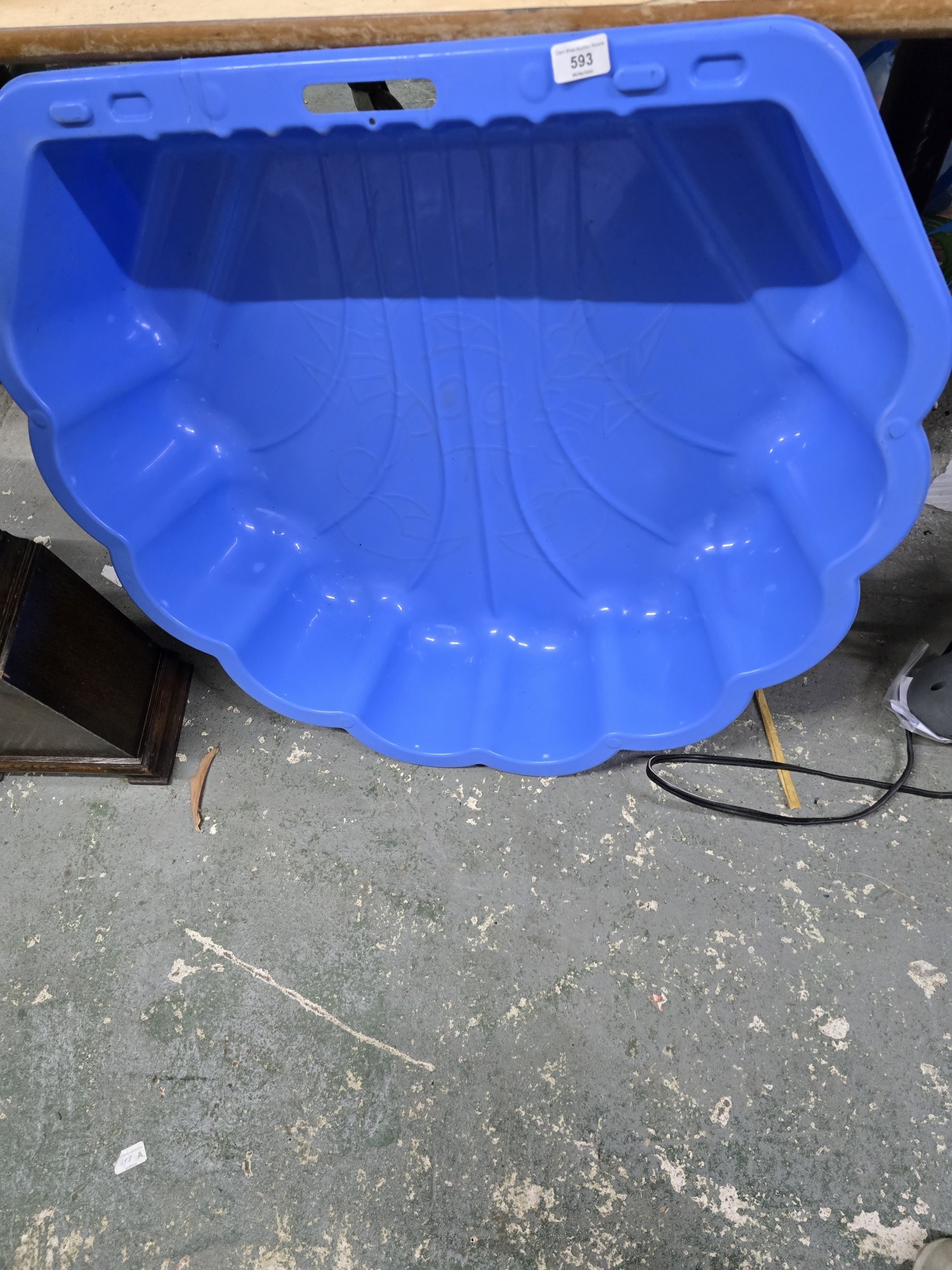 Lot 593