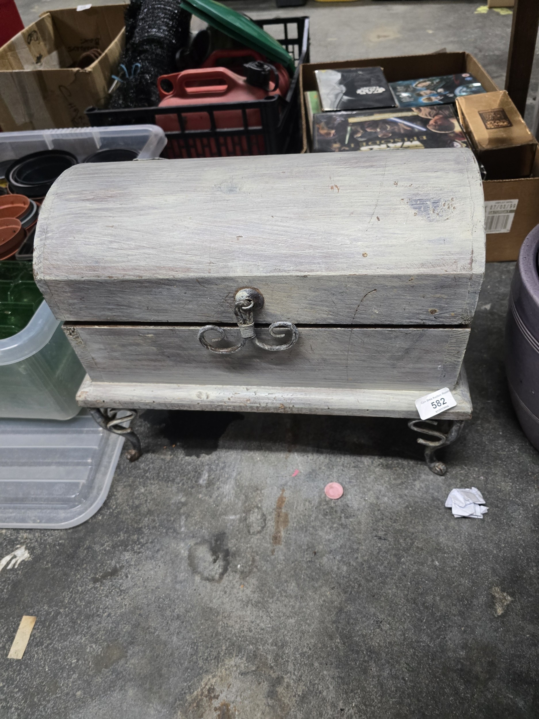 Lot 582