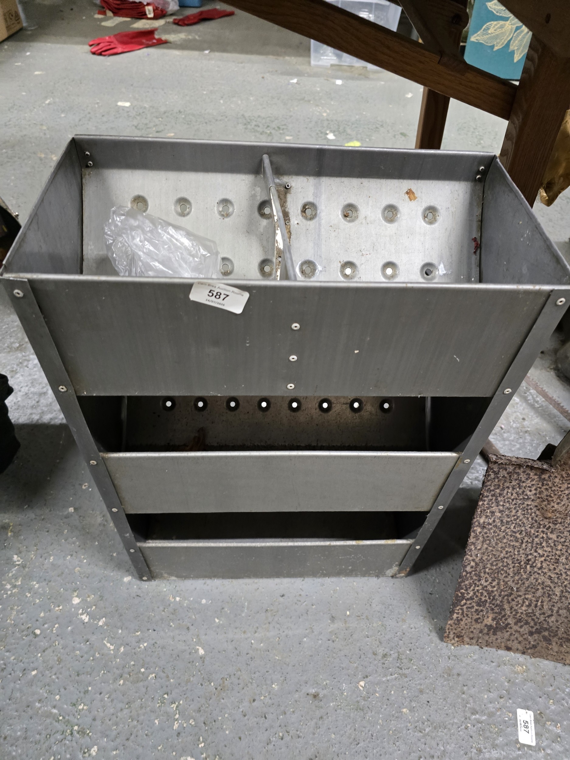 Lot 587
