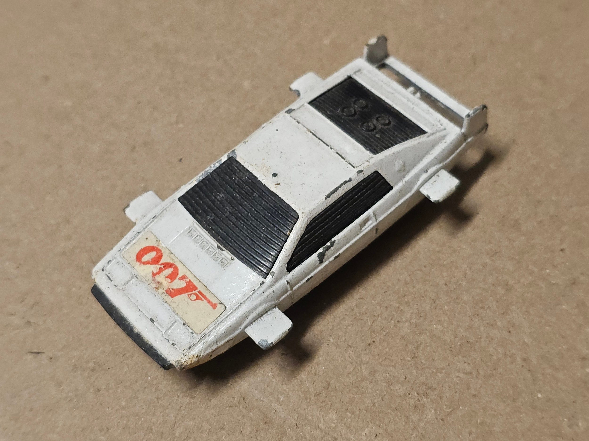 Lot 607