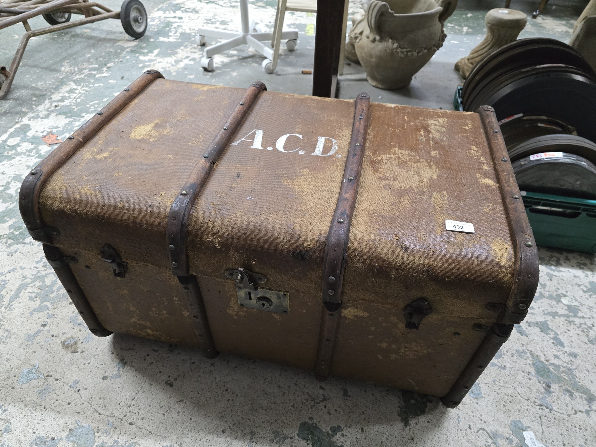 Lot 432