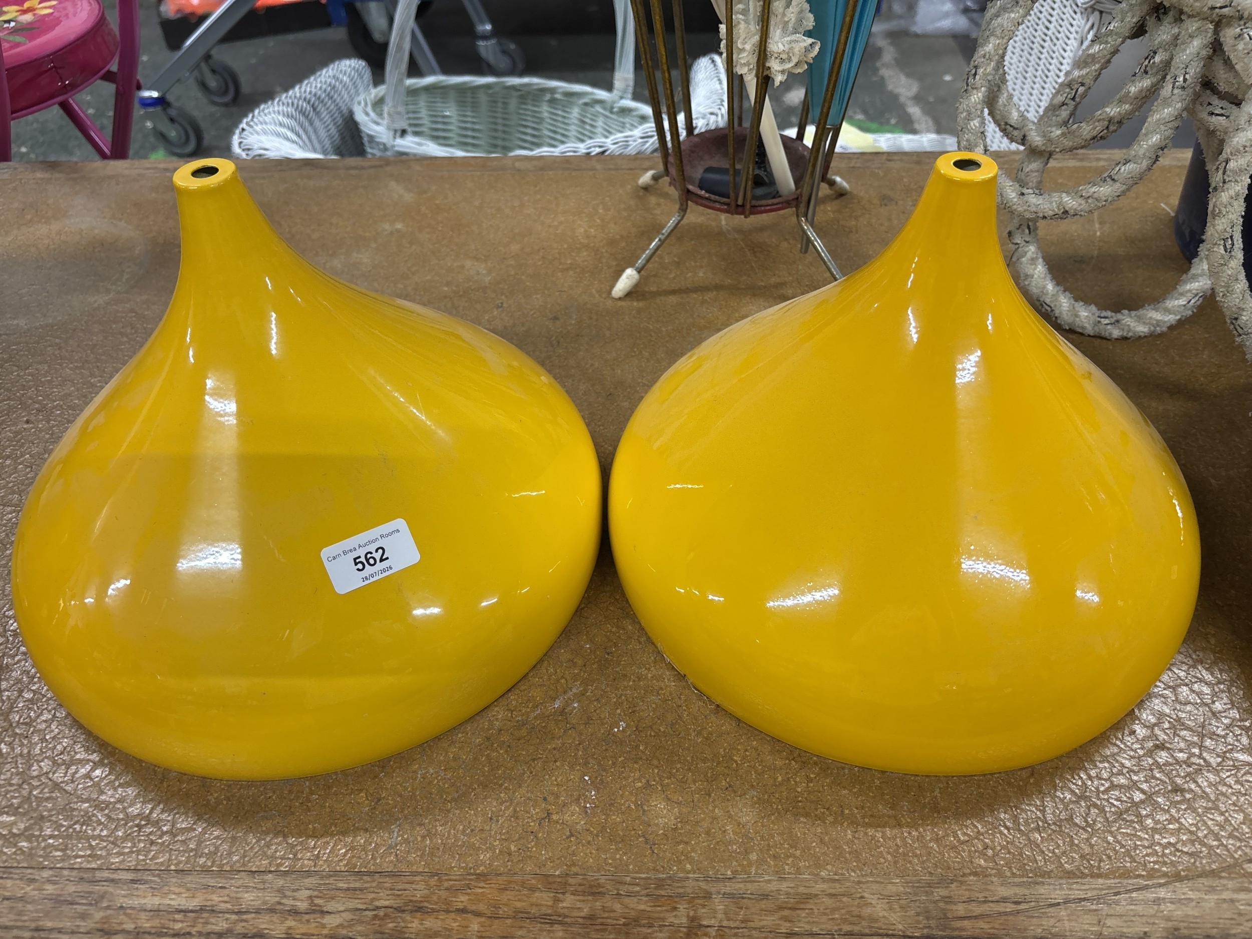 Lot 562
