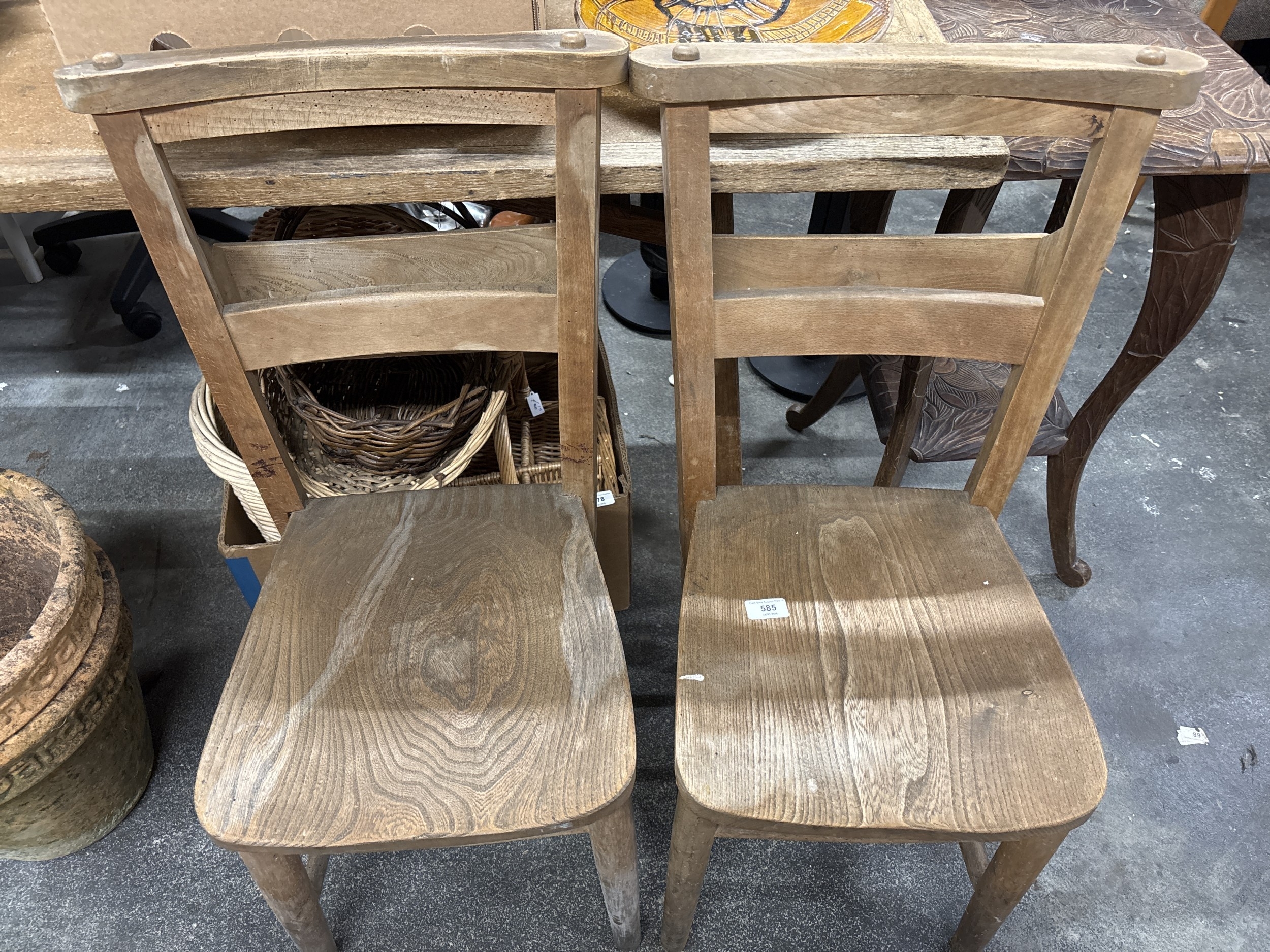 Lot 585