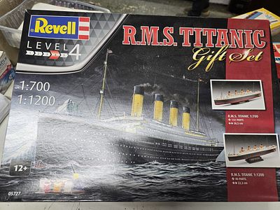 Revell R.M.S. Titanic Gift Set Model Kit No. 05727 sealed