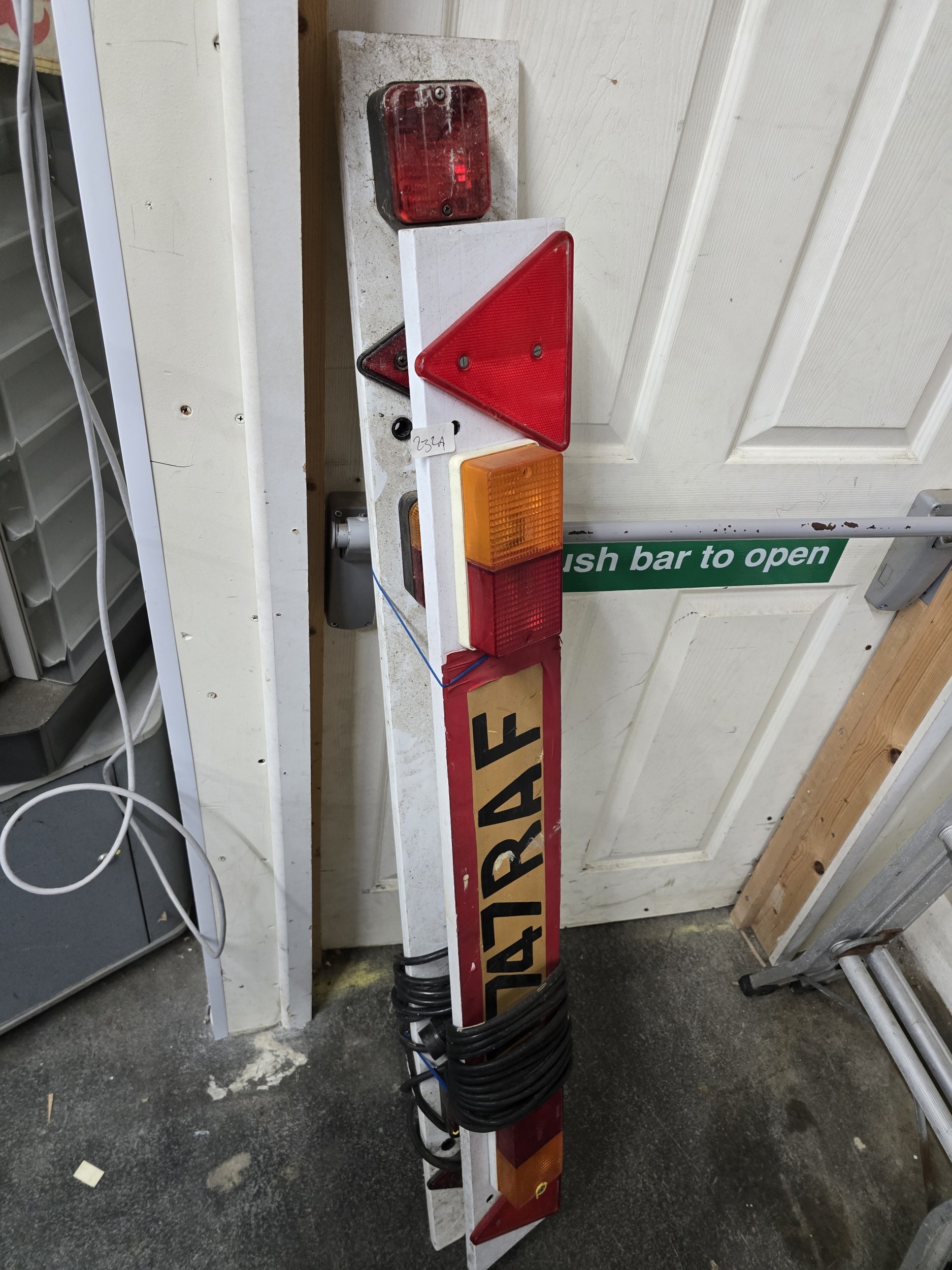 Lot 232a