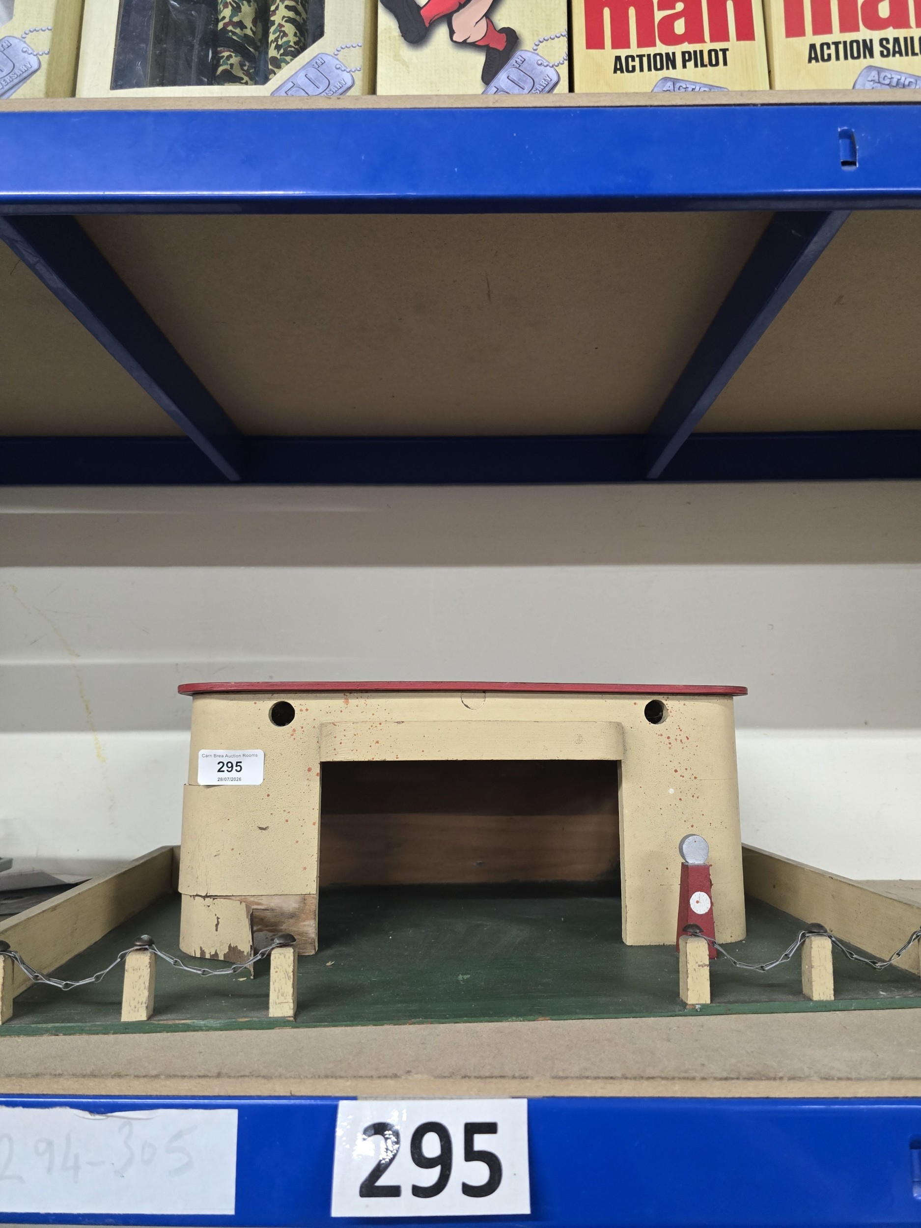 Lot 295