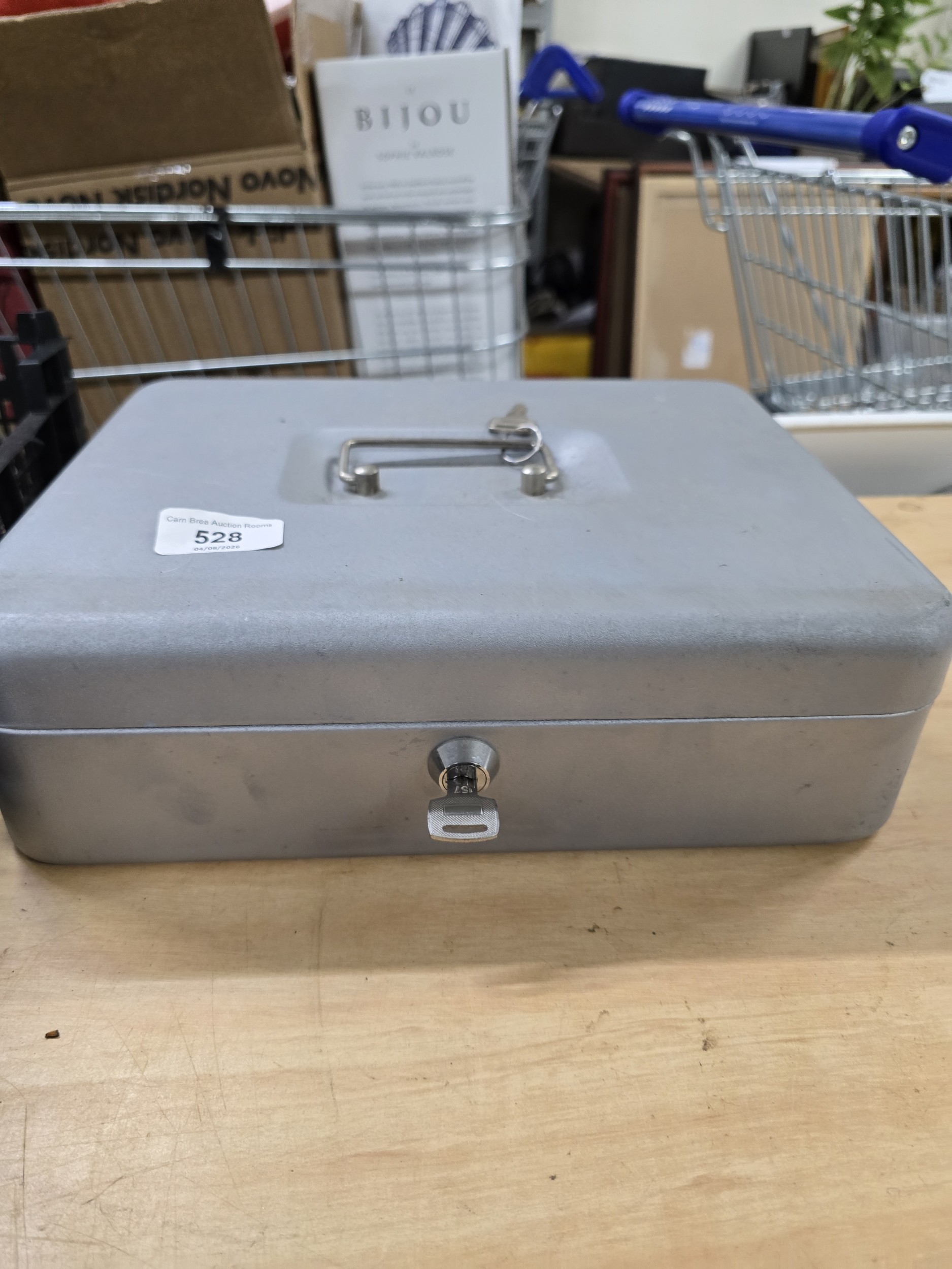 Lot 528