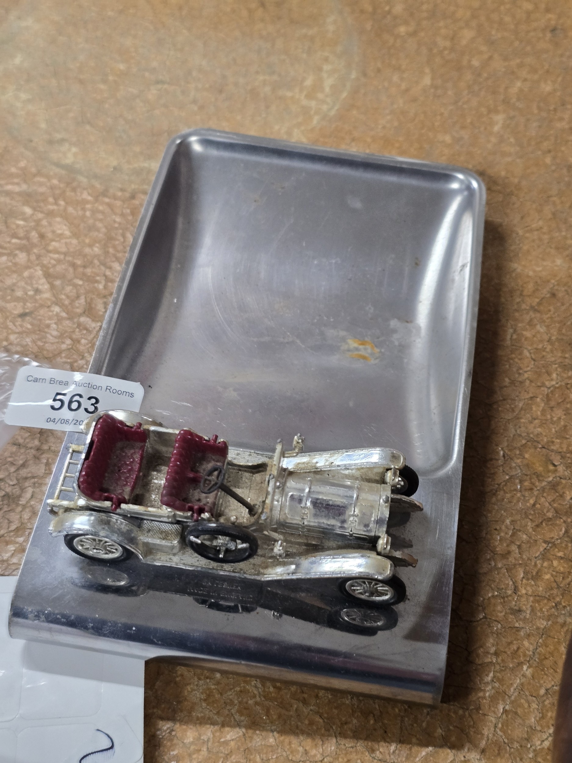 Lot 563