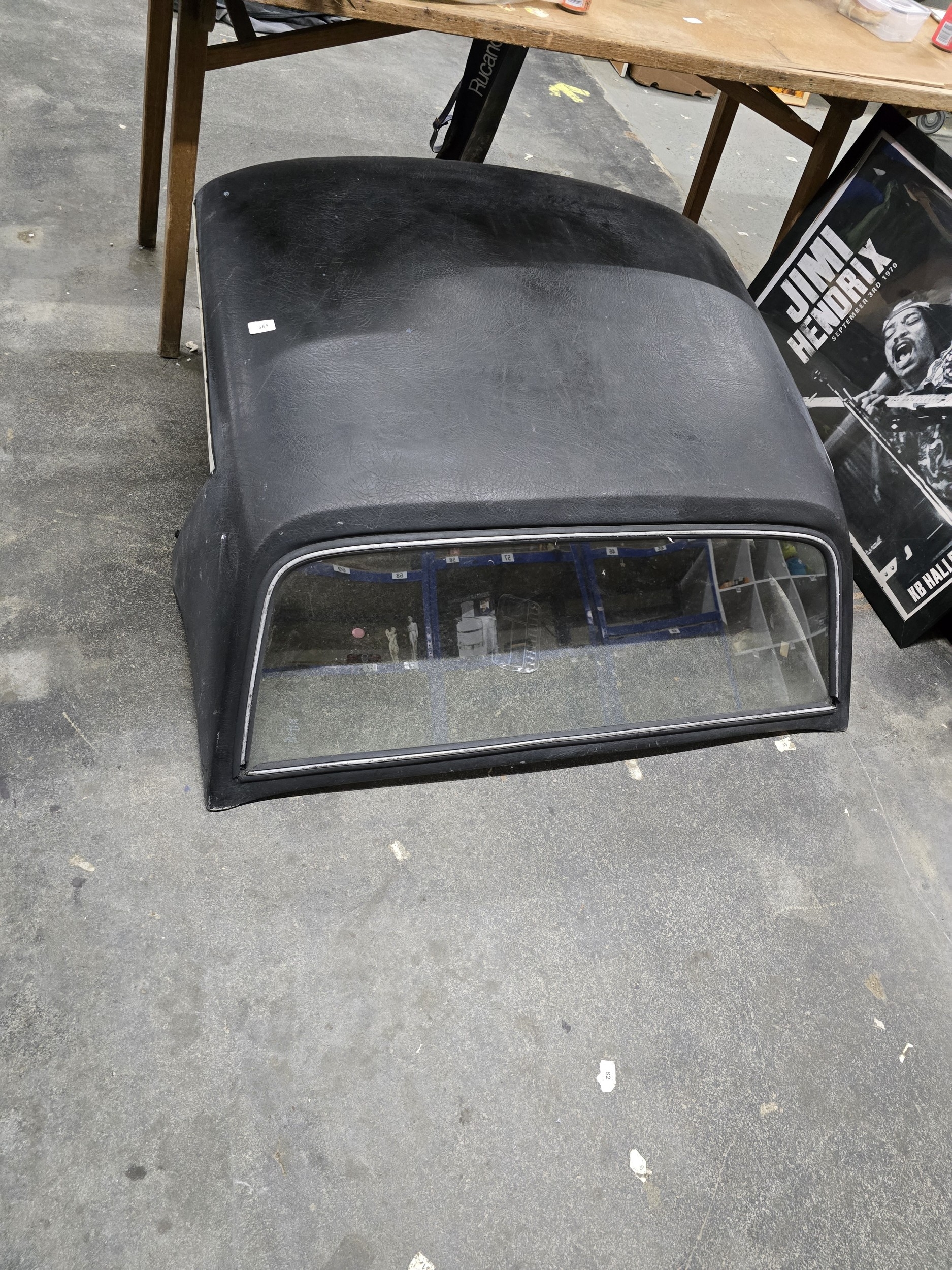 Lot 585