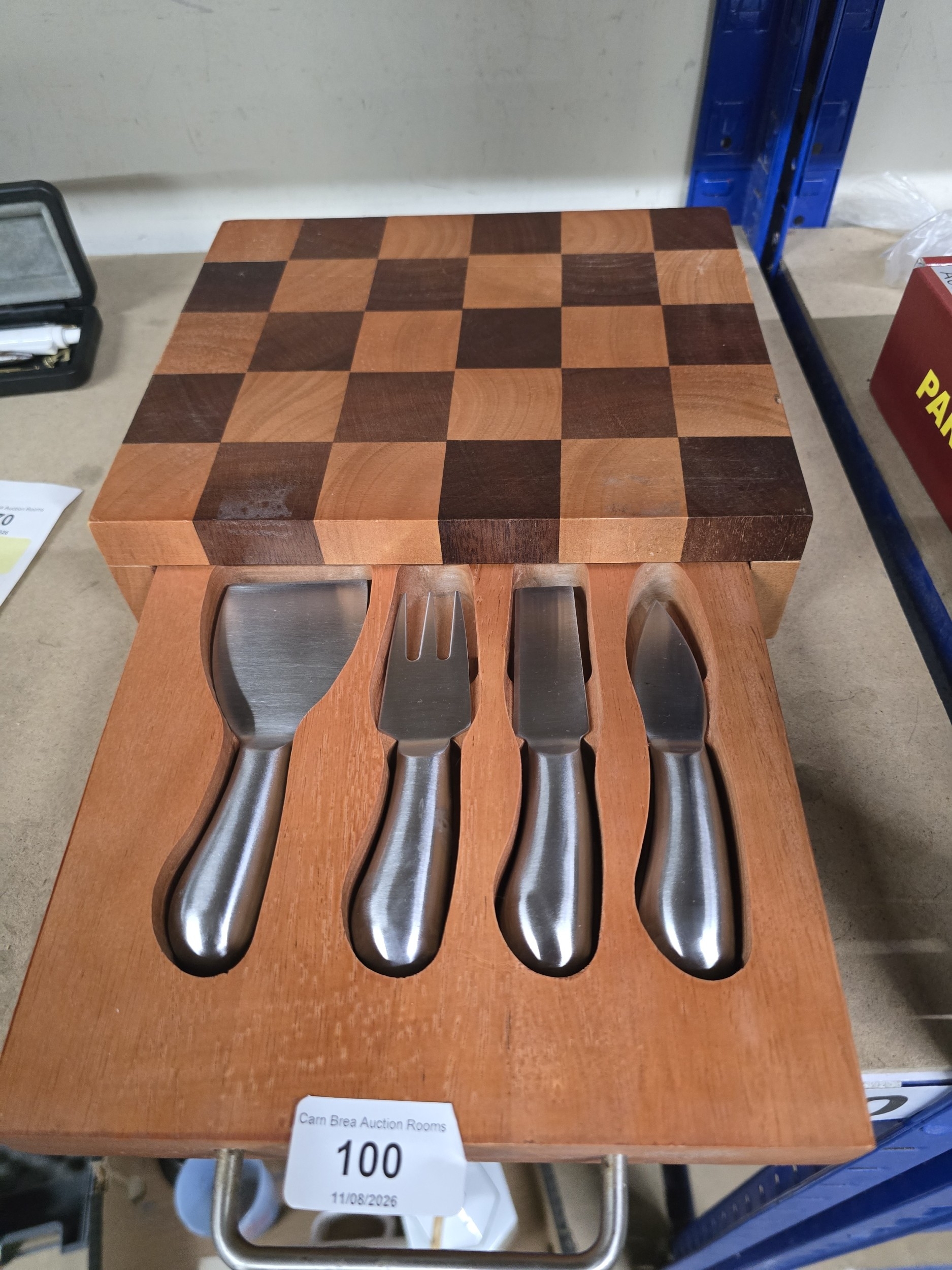 Lot 100