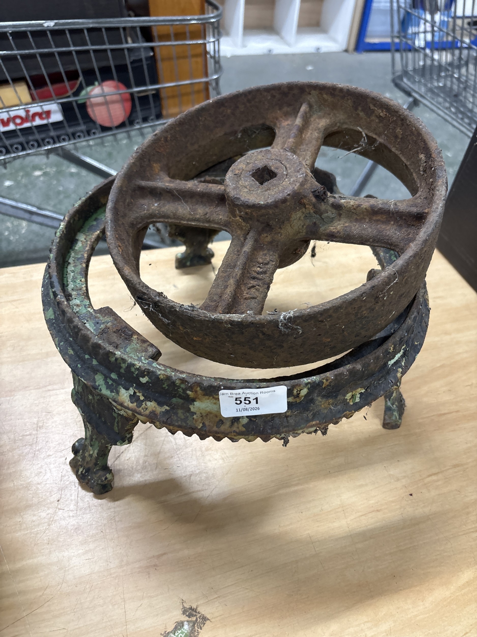 Lot 551