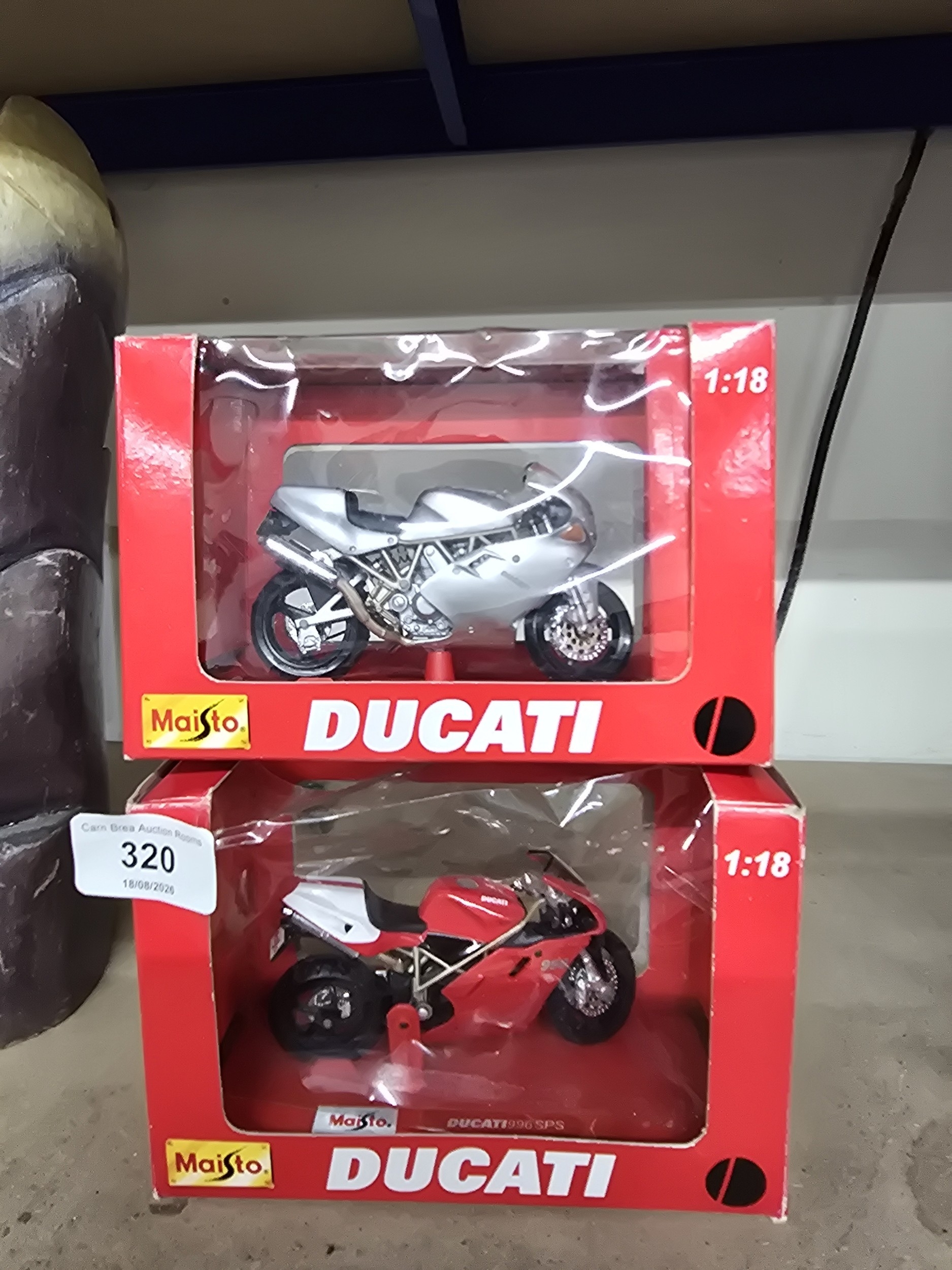 Lot 320