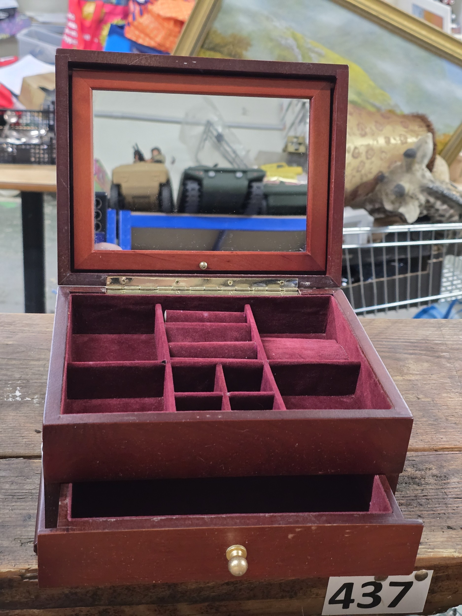 Lot 437