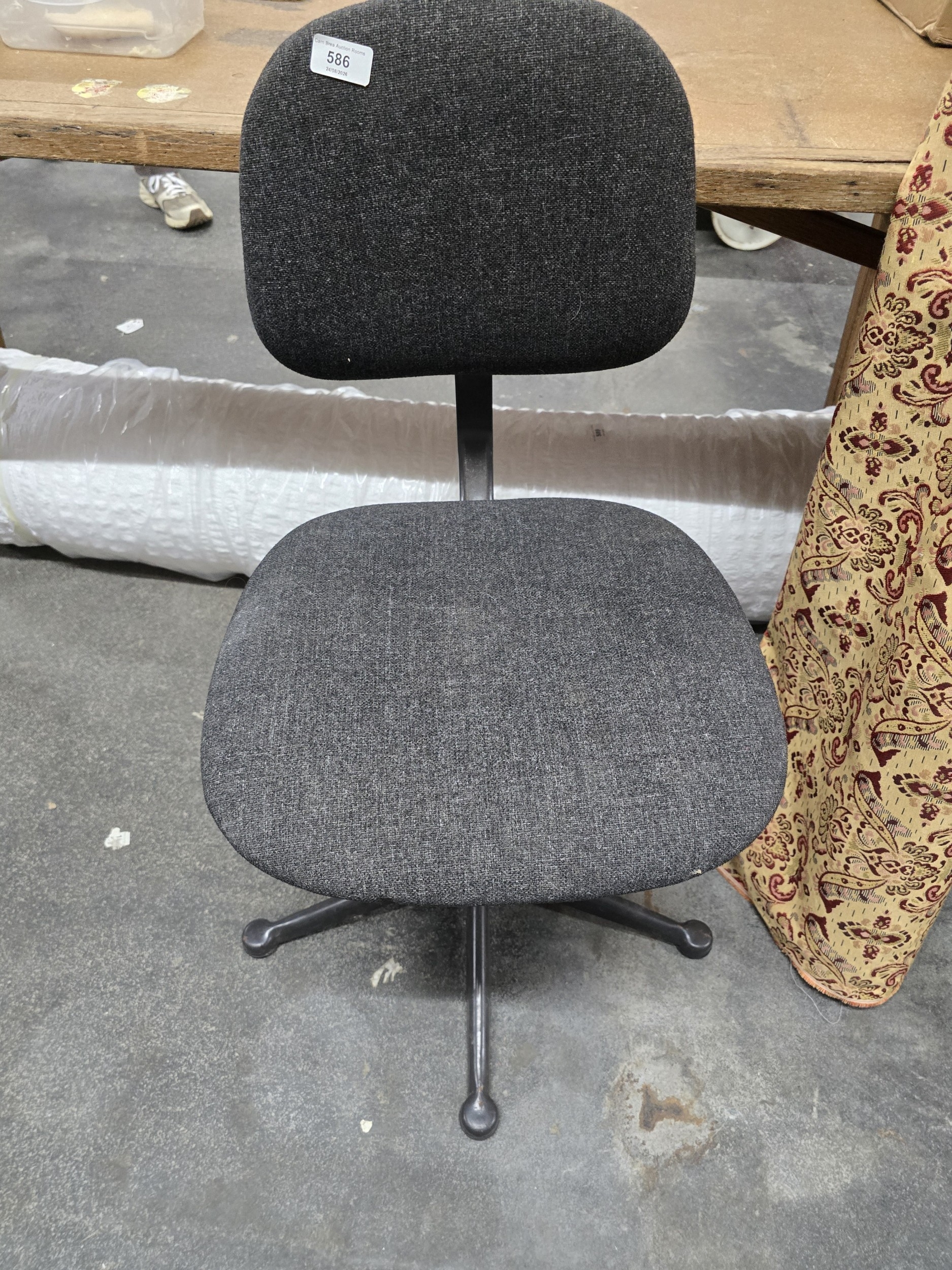Lot 586
