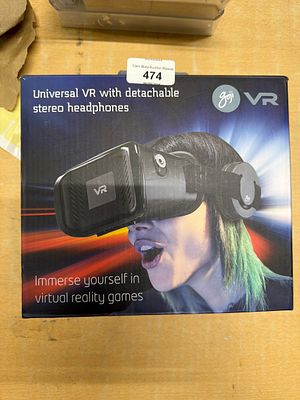 A Goji Universal VR Headset With Detachable Stereo Headphones