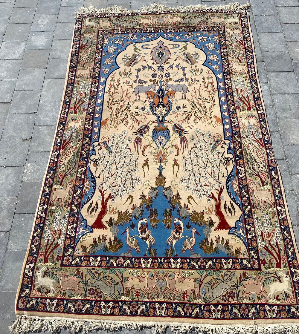 Handmade isfahan rug from iran. Handmade persian rug from isafahan, 
pile and werf : wol and 