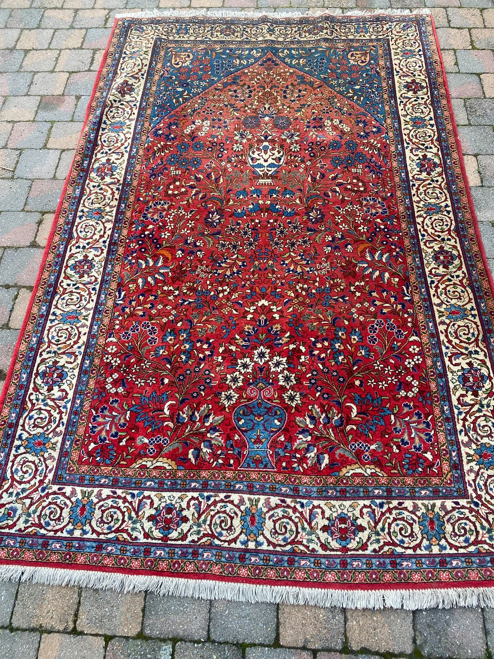 Handmade Carpet - Handmade Sarough Carpet. Product Type : Handmade carpet 
Origin : Iran 
Region : 