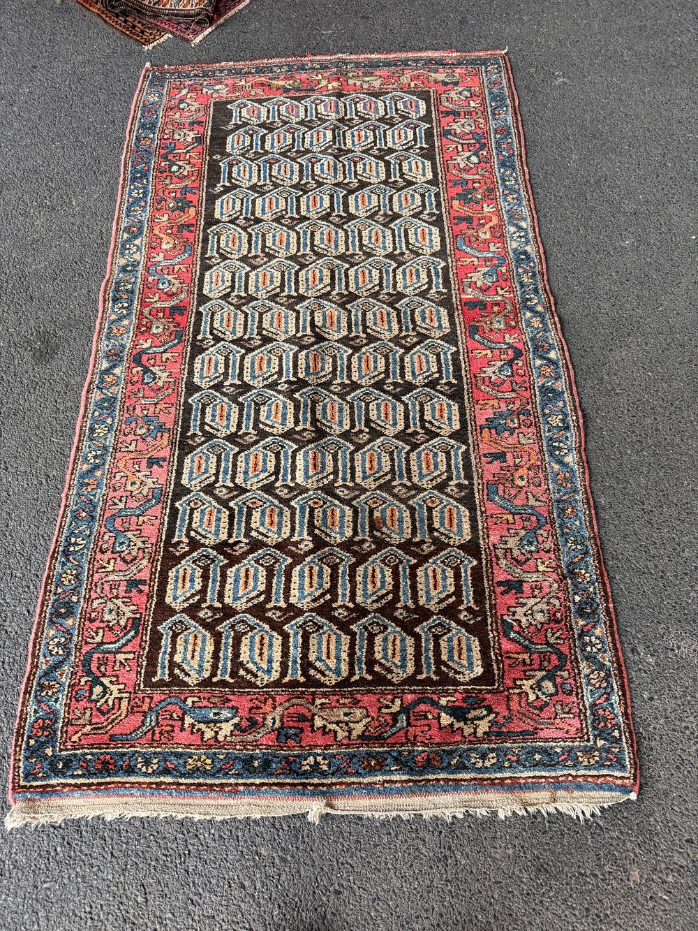 Handmade persian rug from hamedan. old handmade persian rug from Iran 
100 % handmade and wol 