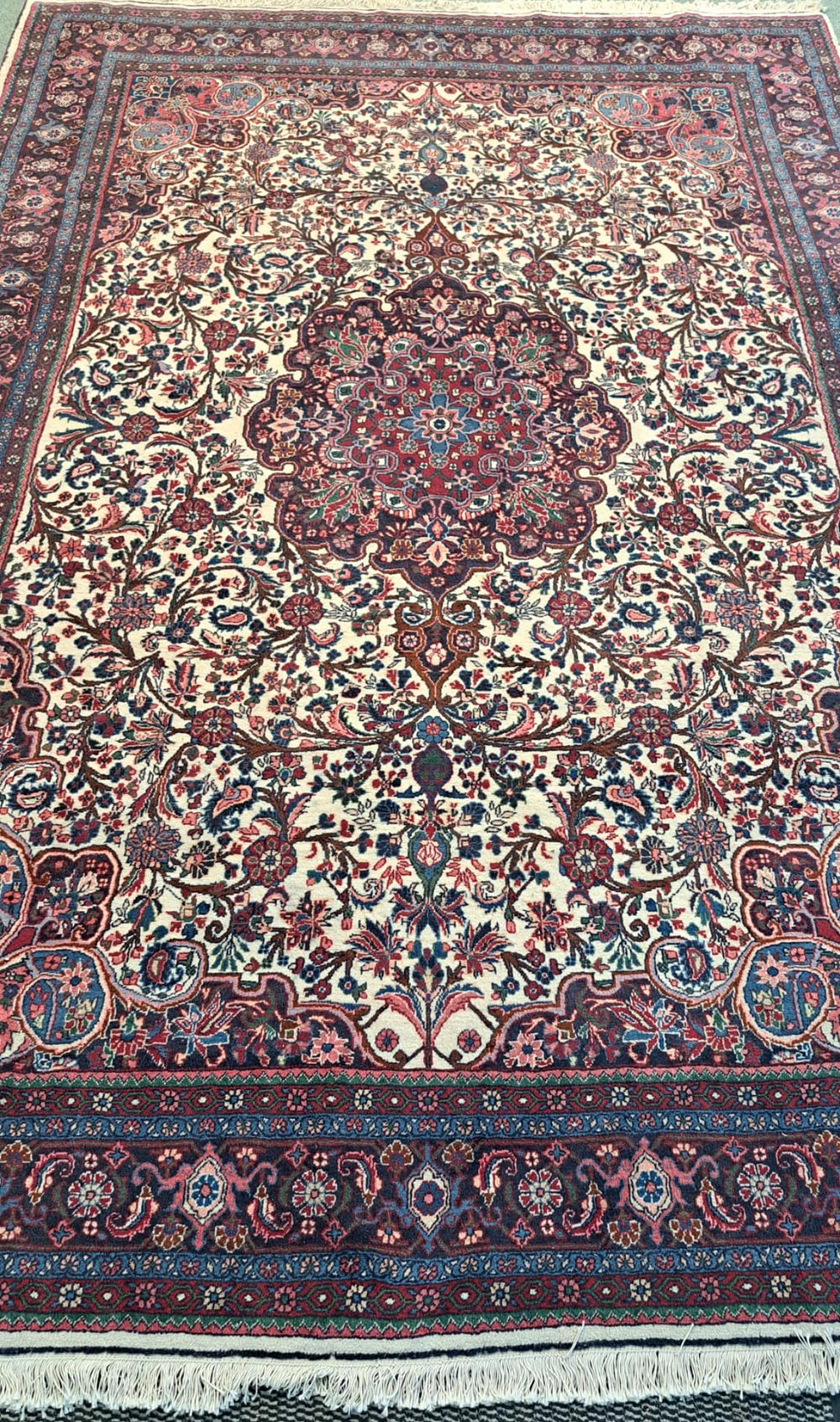 Handmade persian rug from iran Bijar 
pile; wool 
warp: wol 
make: Bijar 
Location : brussel 