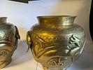 chiness. The phrase translates to: 
**"Pair of double-gourd-shaped bronze vases, China; Image - 8
