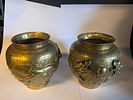 chiness. The phrase translates to: 
**"Pair of double-gourd-shaped bronze vases, China; Image - 10