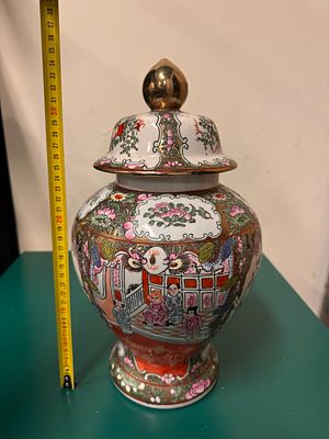 Antique Vaase. Antique chiness vaas 
is very unique in design 
handmade