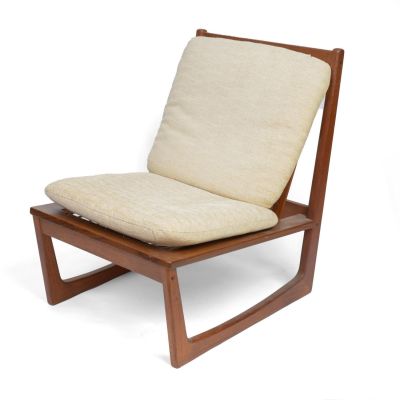 Hans Olsen for Juul Kristiansen Model 522 Chair. A rare form in Scandinavian chairs, this chair 