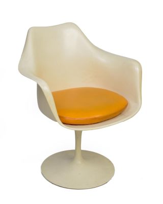 Eero Saarinen Swivel Tulip Armchair for Knoll. 1960's, partial label. Seat height 16 inches 