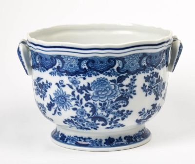 Mottahedeh Transfer Decorated Jardiniere. Height 6.5 inches, excellent condition.