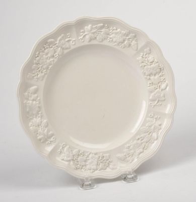 Mottahedeh Italian White Plate. Diameter 8.25 inches.