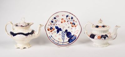 Three Gaudy Welsh Pieces. A plate, diameter 9.25 inches, and two teapots, heights 7 and 8 inches.