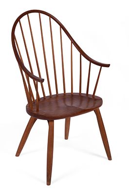 Thomas Moser Continuous Arm Windsor Chair. Seat height 17.5 inches, overall height 41 inches 